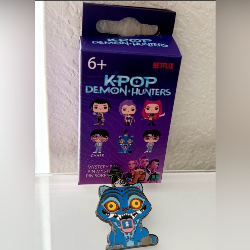 Funko Pop Kpop Demon Hunters Derpy Tiger Sussy Enamel Mystery Pin